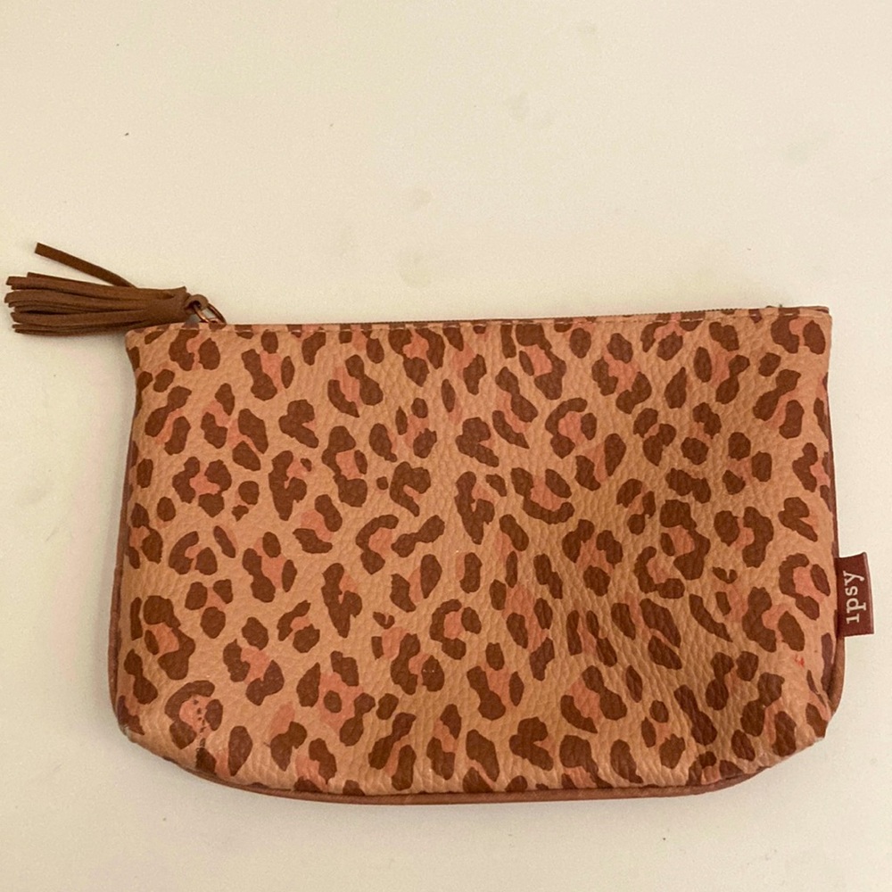 Portable makeup bag•brown and pink accents•tassel on zipper•brand new•